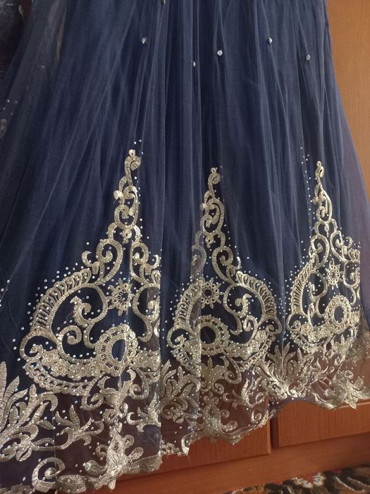 Elektr ko'k rangdagi Oqshom, To'y libosi