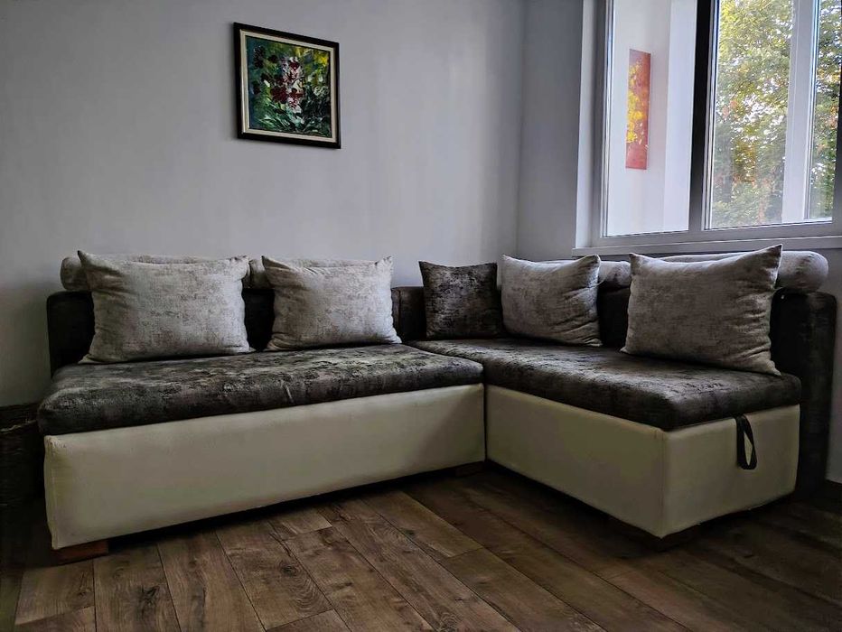 Продавам ъглов диван