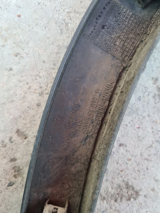 Bandou stanga aripa spate VW Tiguan 5N