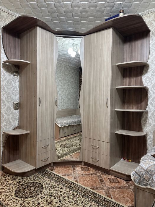 Угловой шкаф для спальни