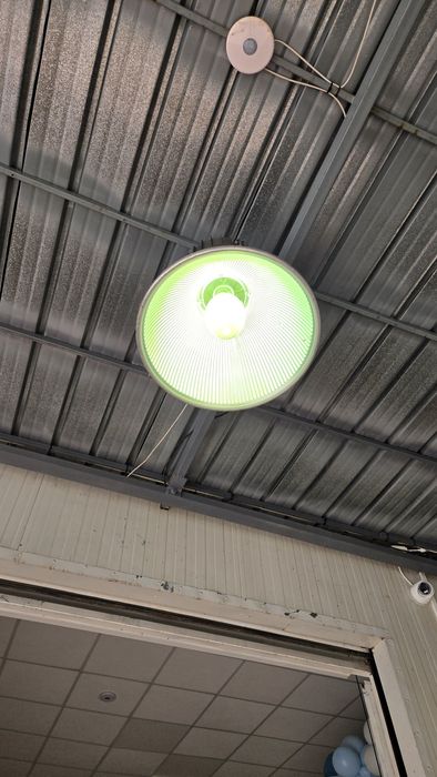 Лампи за промишлени халета