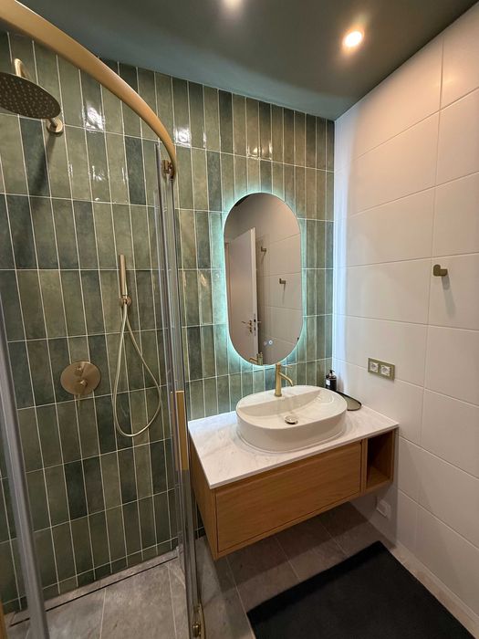 Дава се под наем обзаведен двустаен апартамент със собствен двор