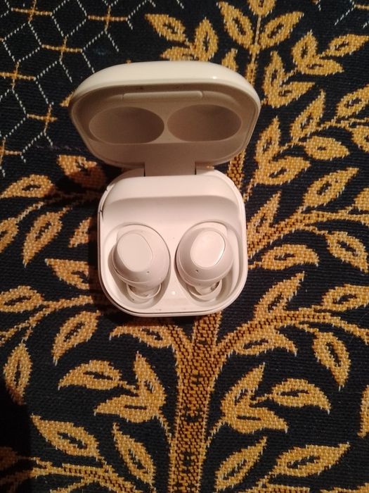 Продам оригинал наушники