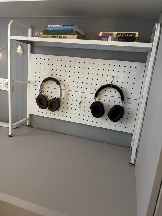 Настольная полка-органайзер с крючками