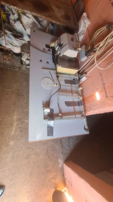 Masina de surfilat  FEIYUE   stare bună