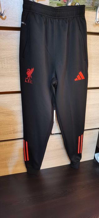 Спортен екип Ливърпул