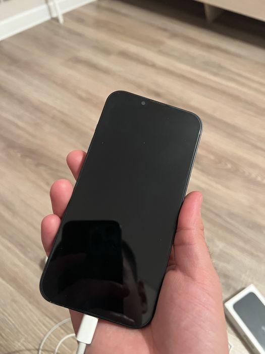 Айфон 13 в хорошем состояние