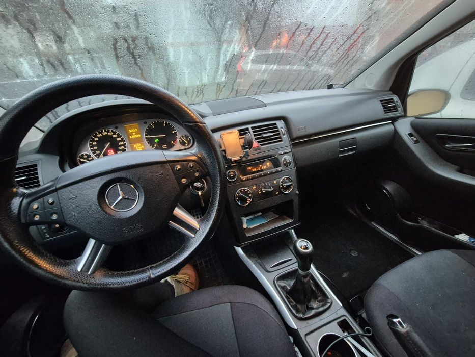 Vand Mercedes B180