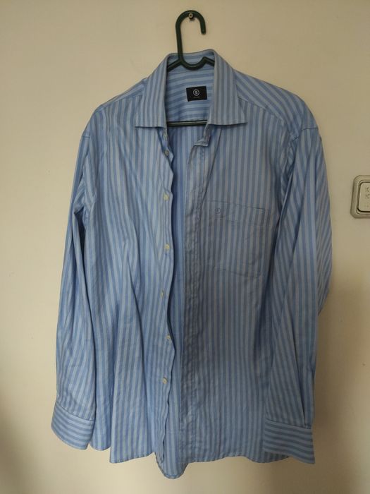 Cămăși cu mânecă lungă și scurtă, diferite mărimi, diferite modele, cu