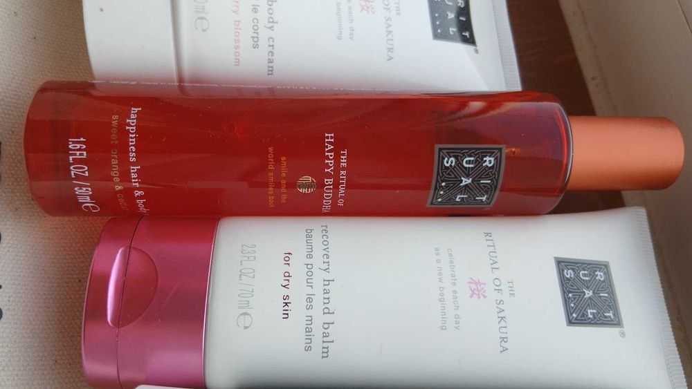 Set Rituals si geanta cosmetica