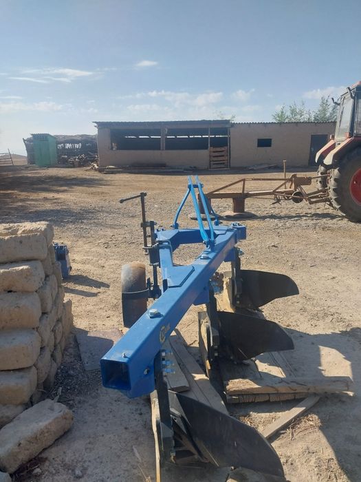 Плуг трёх корпусный