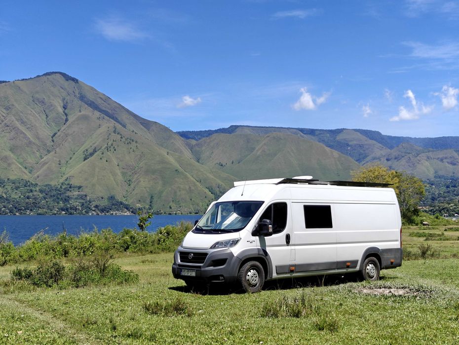 Autorulota customizata pentru calatorii Full-Time