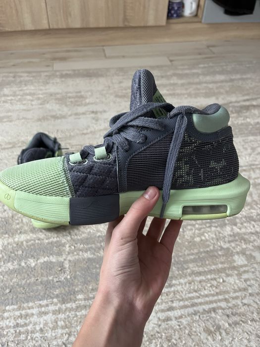 Adidasi baschet lebron withness 8