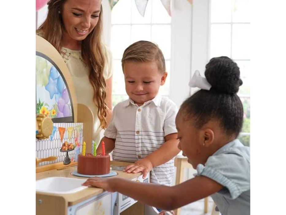 НОВИ! Дървена детска кухня с аксесоари KidKraft
