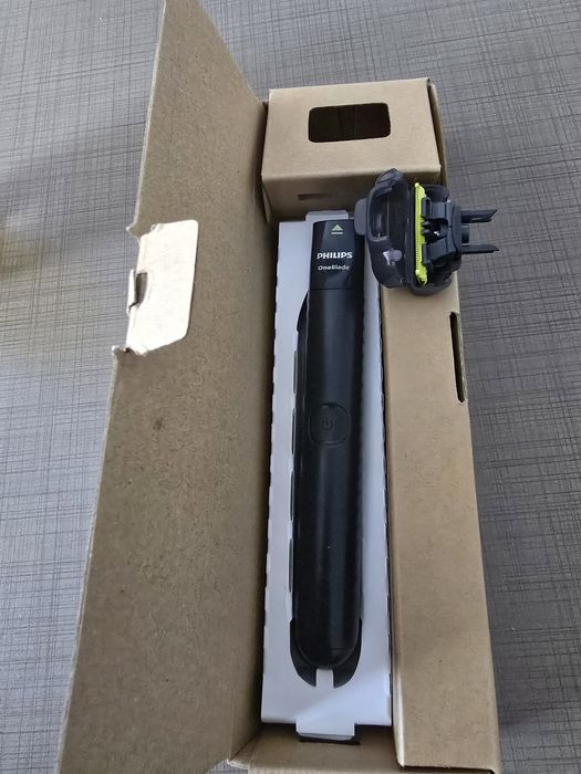 One oneblade Philips trimmer