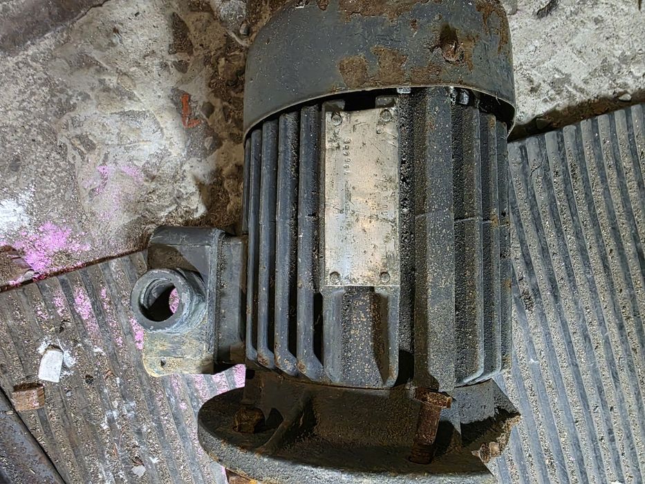 Продам 2 электро двигателя