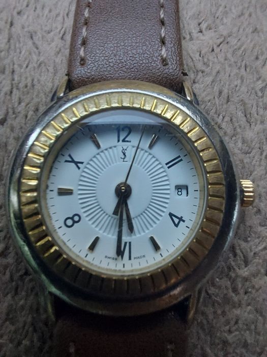 Швейцарски часовник на марката YSL