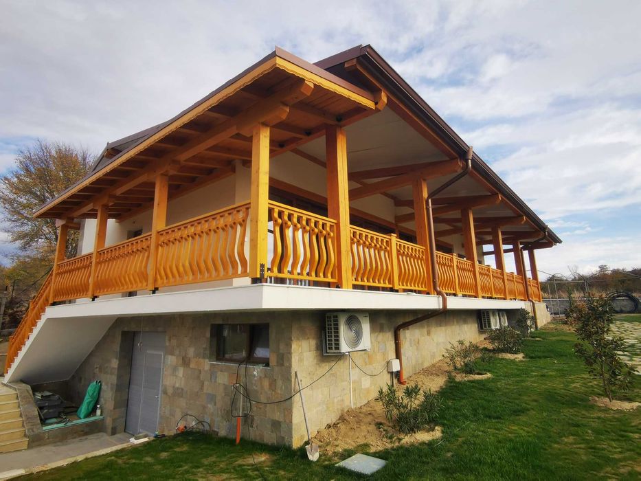 Дървен парапет от масив