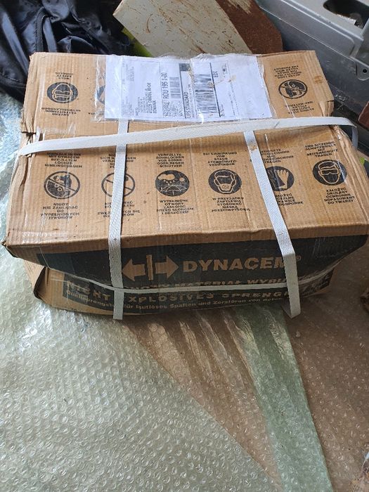 Vând 120 kg de DYNACEM , Ciment pt demolării.