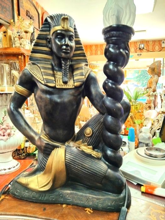 Красива лампа Фараон!