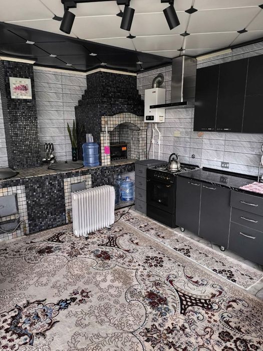 shaharda 12 sotuxli hovlili uy, 5 xonali, barcha sharoitga ega