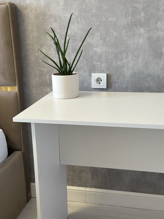 Компьютерный стол, белый 100*50 см