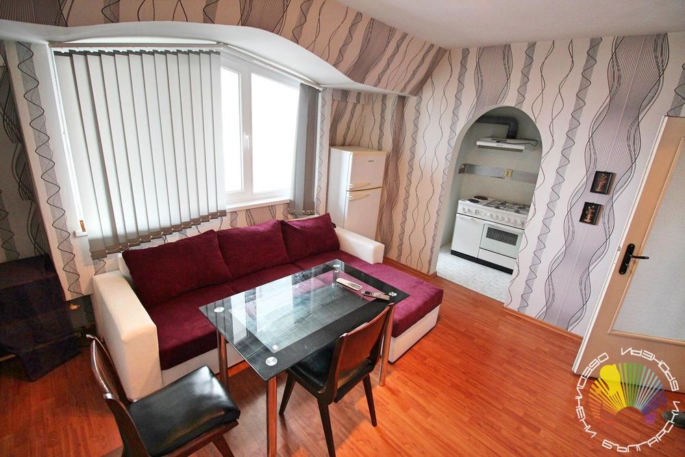 Дава се под наем Двустаен апартамент в Бургас, Лазур - 65 кв.м за 433.5 € - Снимка #1