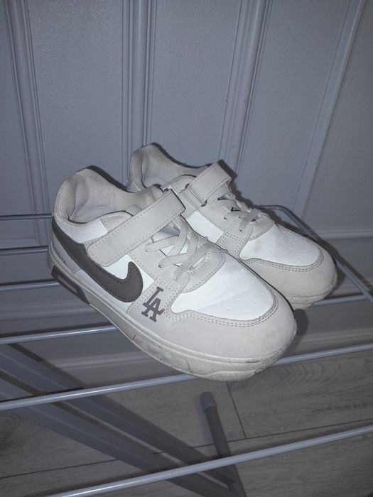 Отдам кросовки Найк Nike 34 размер для всех мальчика и девочки