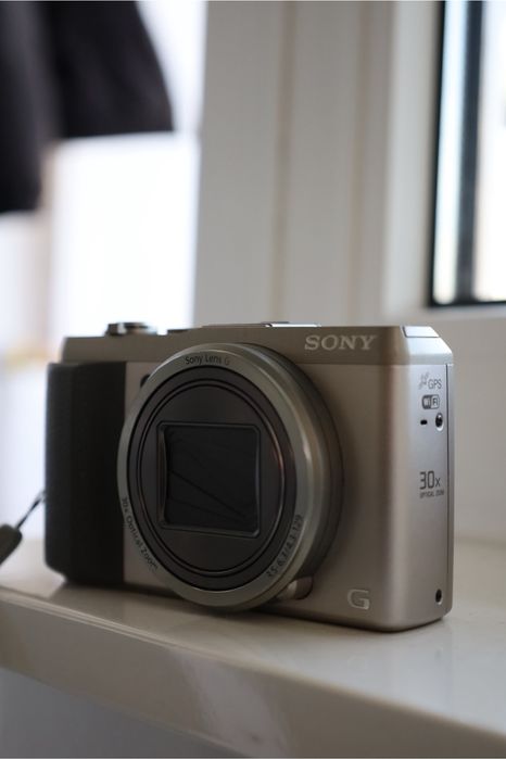 Sony Cyber-shot DSC-HX50V – 20.4MP | 30x Zoom | Wi-Fi | GPS | Full HD