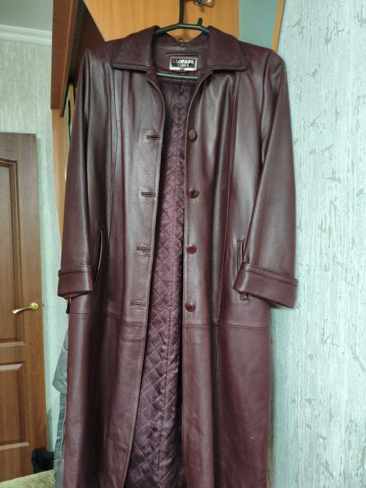 Продам женский кожаный плащ