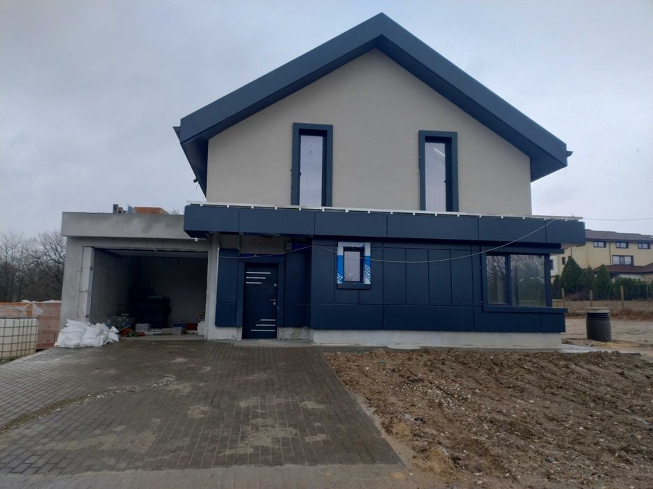 Къща с 3 спални и гараж в Приселци