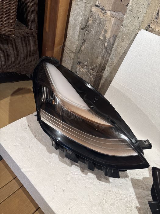 Комплект фарове Tesla 3/Y