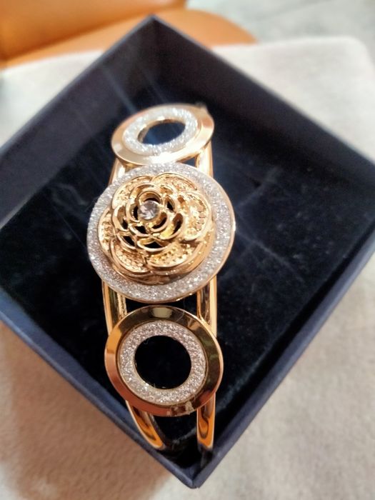 Комплект новый очень красивый