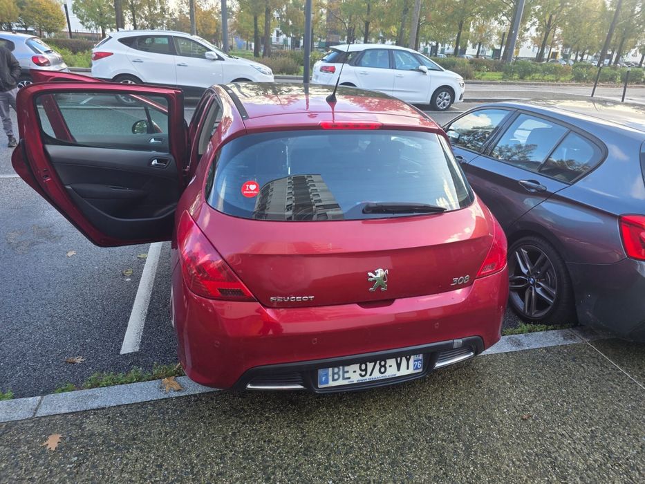 Vând Peugeot 308