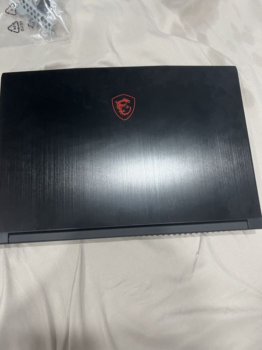 Продавам геймърски лаптоп msi