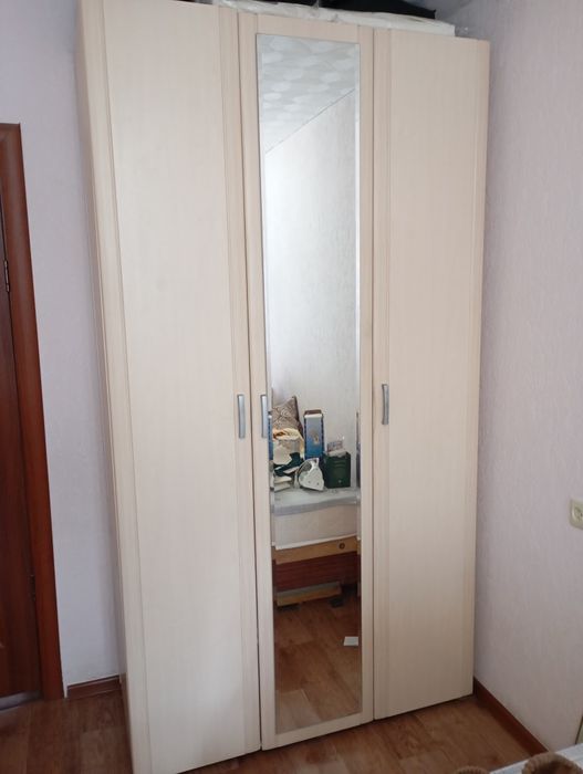 Продаю шкаф высокий