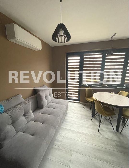 Дава се под наем Двустаен апартамент в к.к. Св.Св. Константин и Елена - 48 кв.м за 490 € - Снимка #2