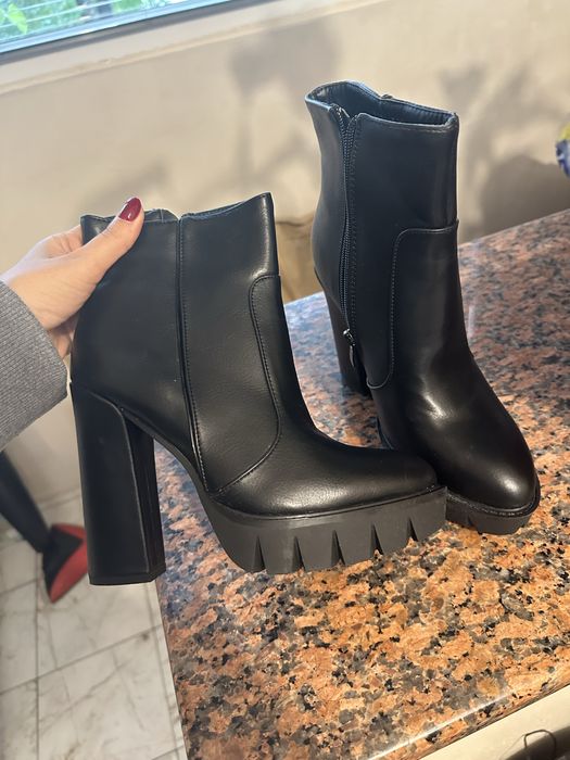 Боти с висок ток