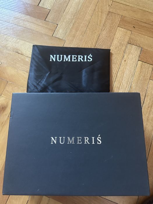 Обувки Numeris.