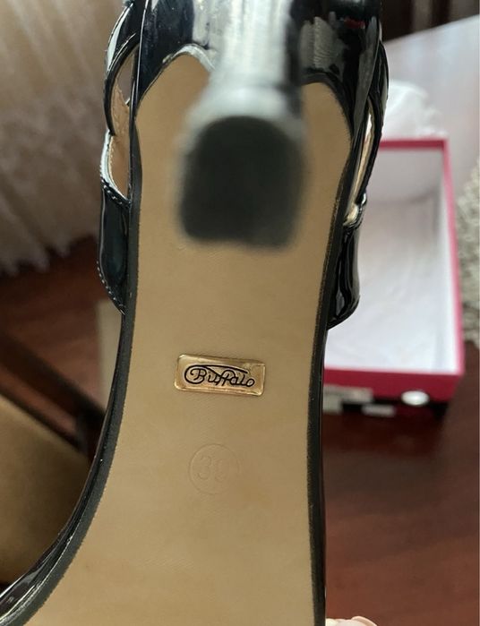 Обувки на ток Buffalo Shoes НОВИ!