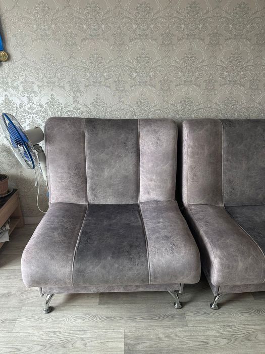 Продам диван с креслами