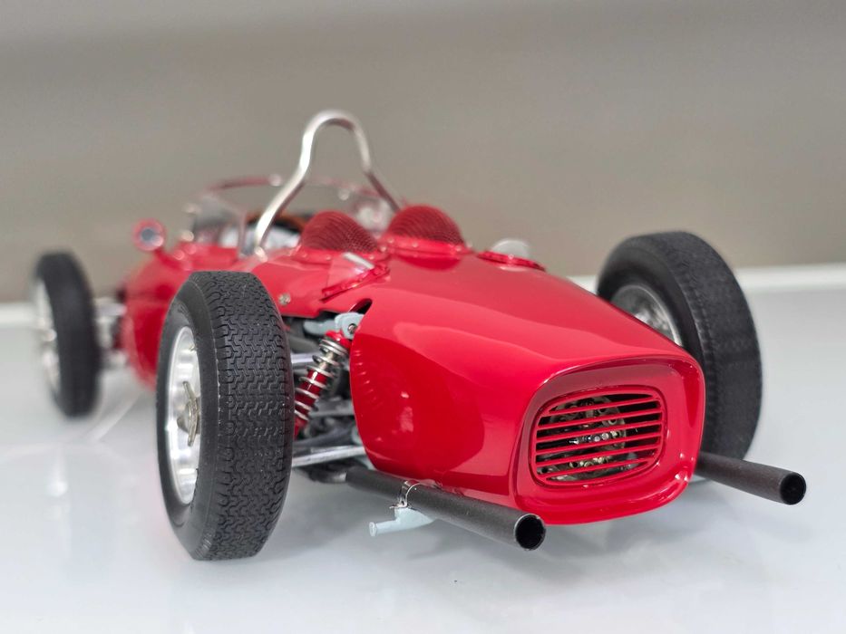 Macheta Auto 1/18 CMC Ferrari Dino 156 F1 Sharknose Formel 1 Weltmeister 1961