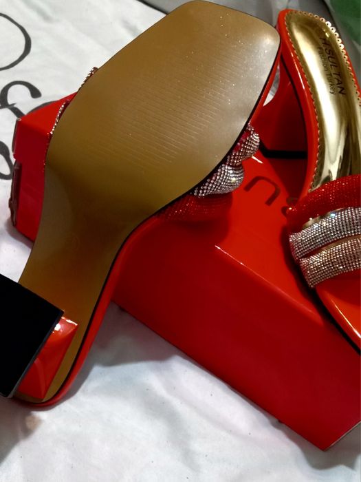 Oyoqkiyim tufli kiyilmagan