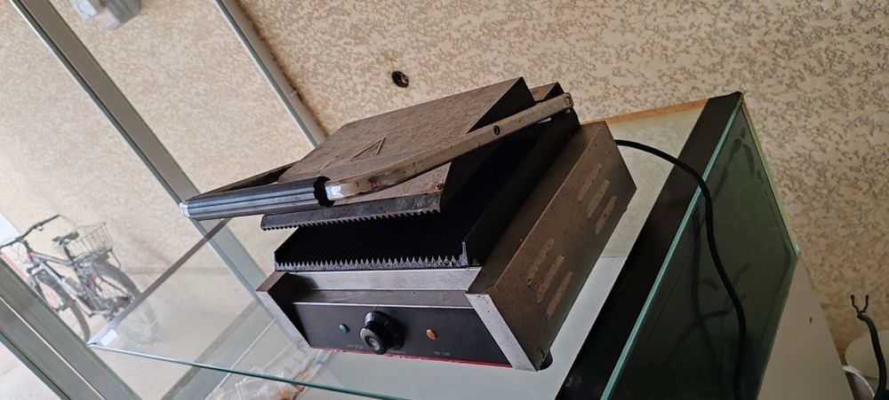 Toster, stol Stul 2 KAMPLEKT NIKELLI. 2 Ta KALYONNI OYNALI viterina.