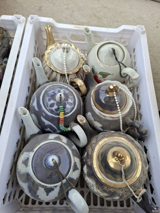 Idishlar sotiladigan choyxona uchun.