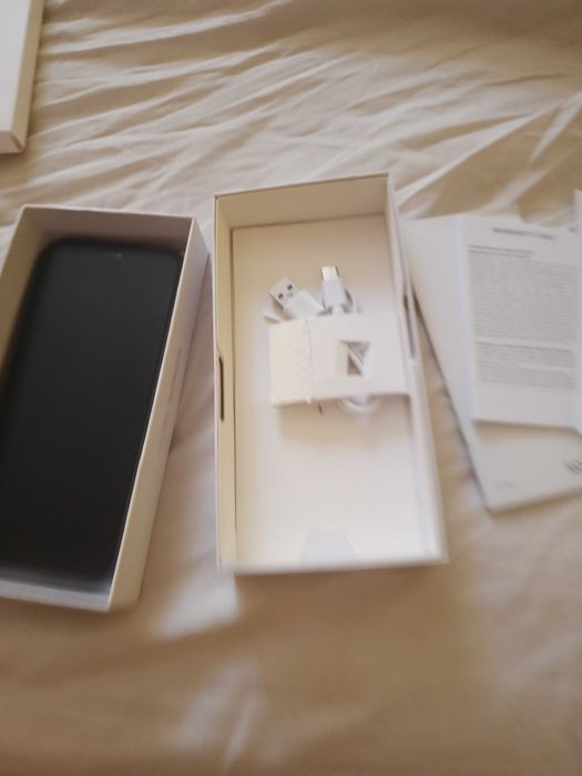 Продавам спешно Honor 200 lite