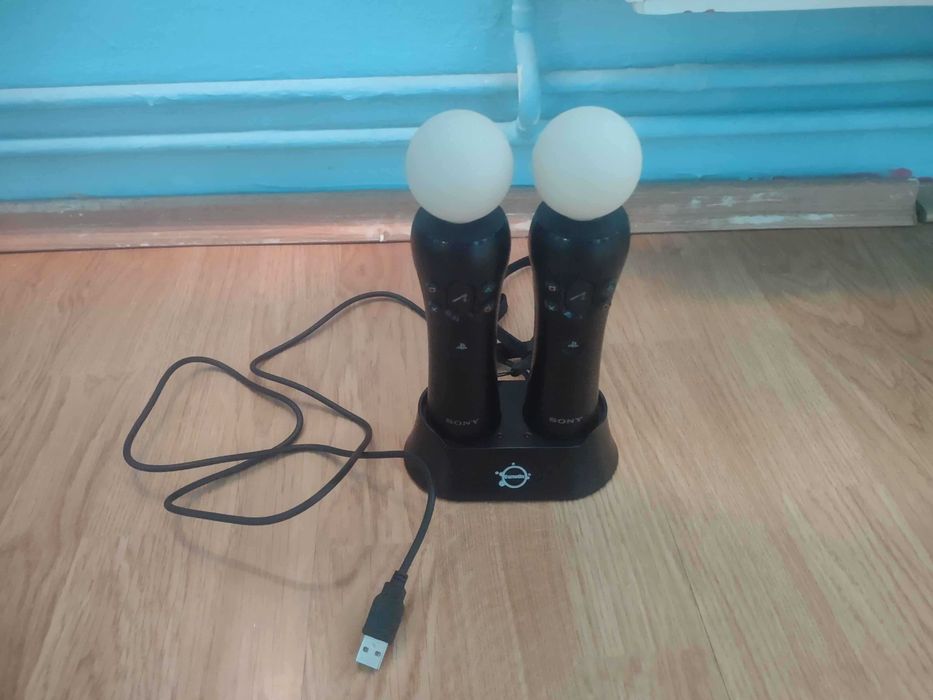 Vând PS4 + PSVR Kit