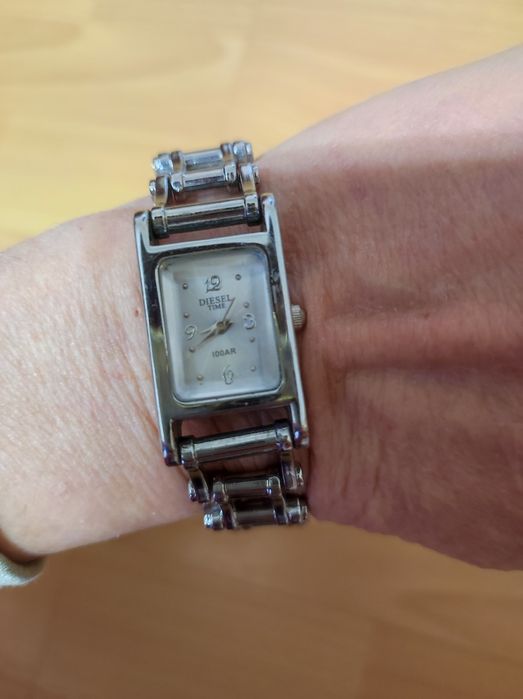 Часовник Diesel отлично състояние работещ с батерия