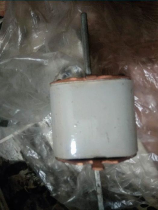 Предохранители  600 А , 400 А