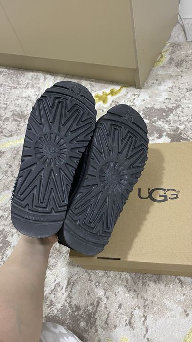 Черные замшевые угги 37 размер